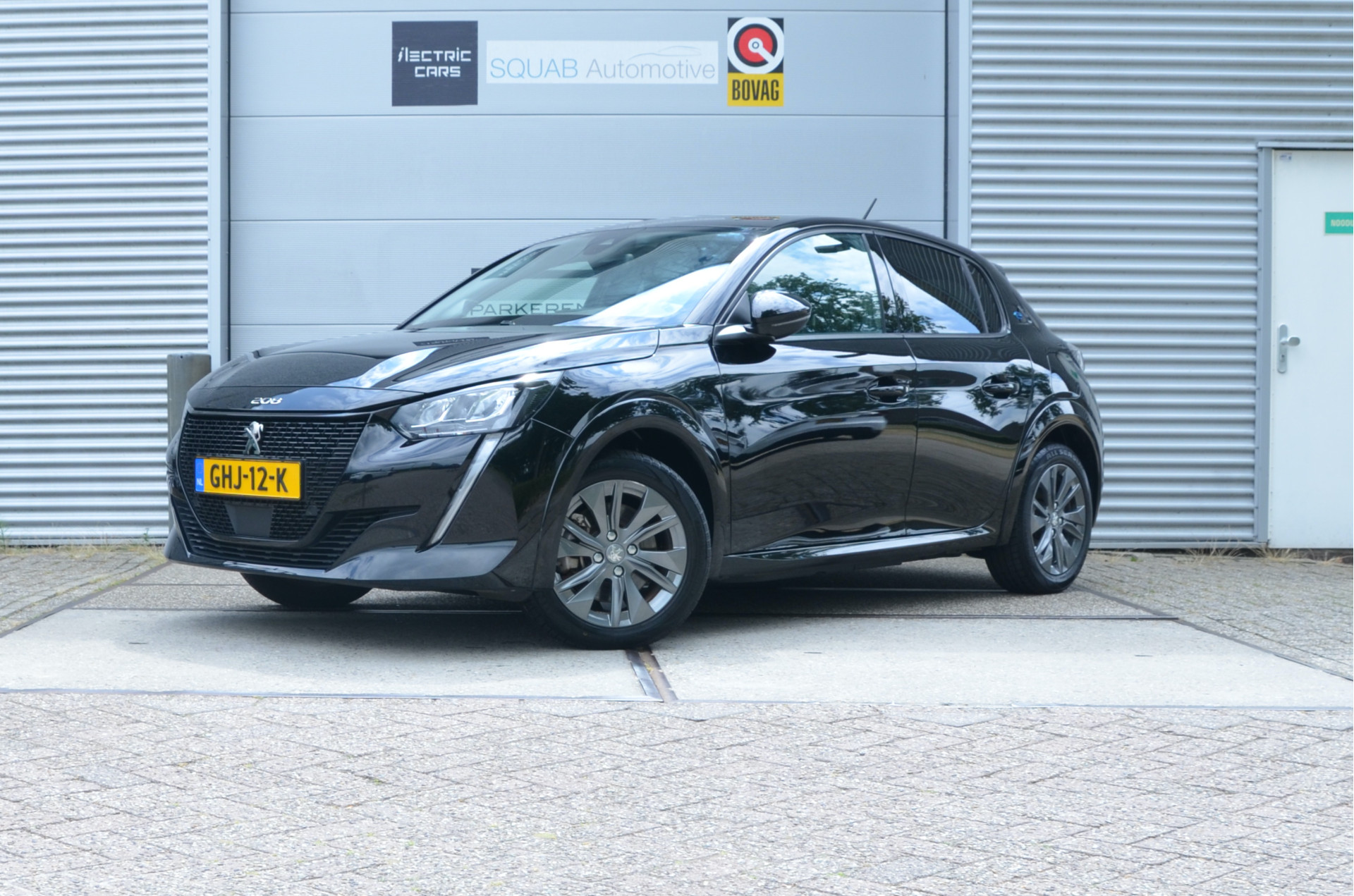 Peugeot e-208 EV Allure Pack — fotografia mașinii