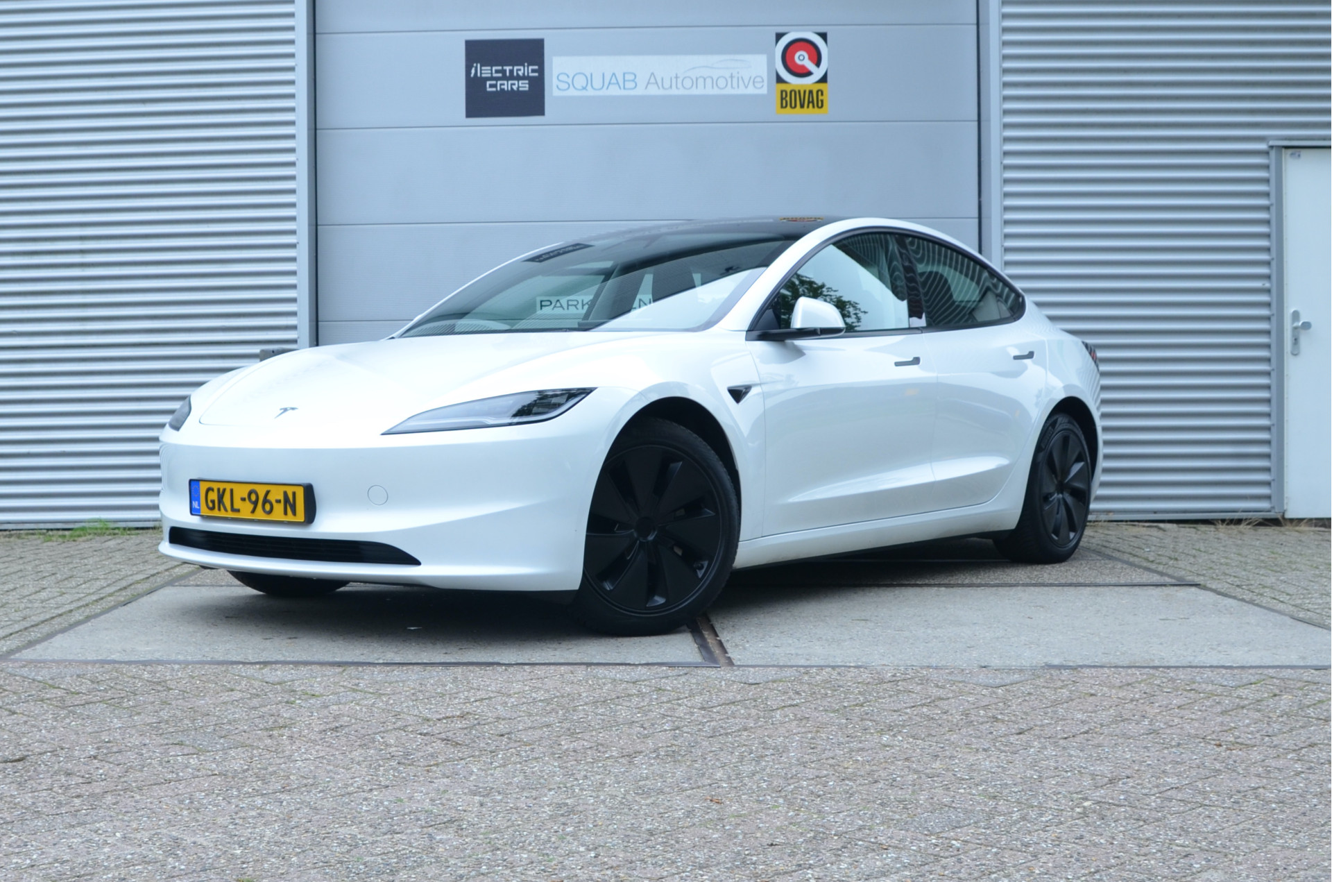 Tesla Model 3 RWD — fotografia mașinii