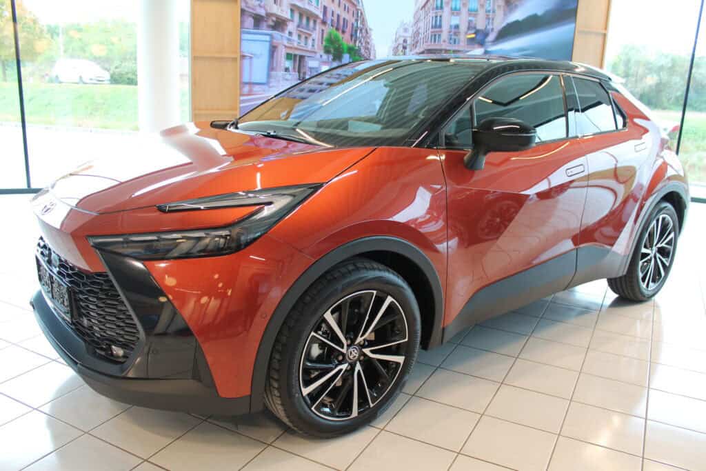 Toyota C-HR 2.0 Plug-in Hybrid Lounge — fotografia mașinii