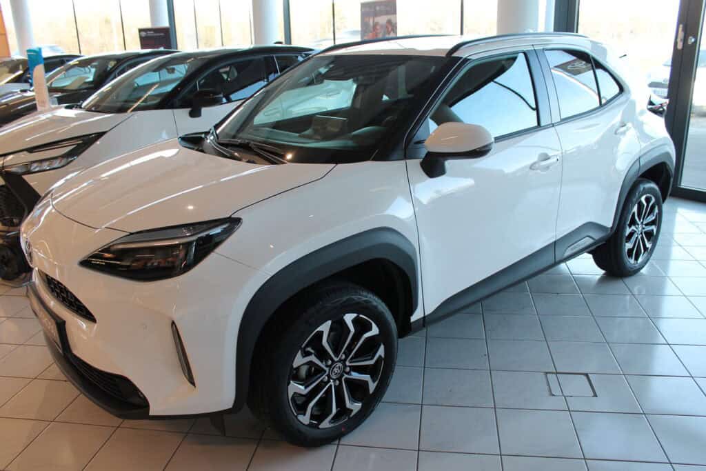 Toyota Yaris Cross Hybrid Active Drive — fotografia mașinii