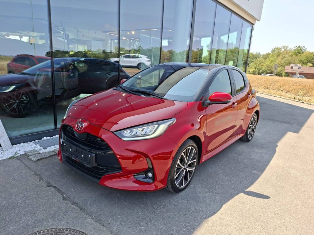 Toyota Yaris 1.5 Hybrid Teamplayer — fotografia mașinii