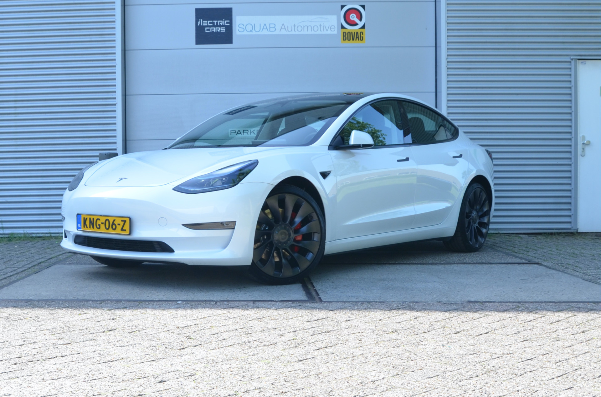 Tesla Model 3 Performance AWD — fotografia mașinii
