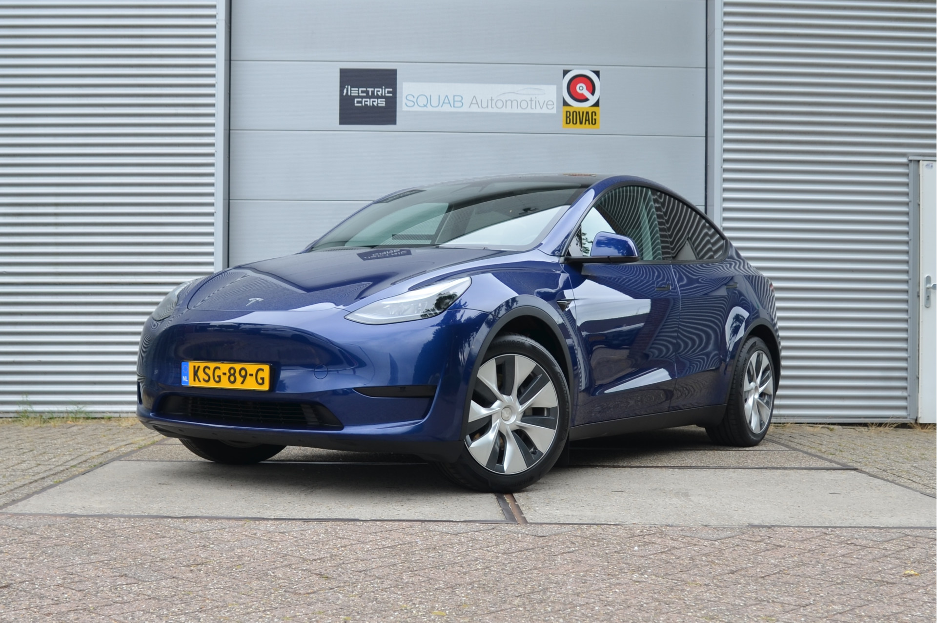 Tesla Model Y RWD — fotografia mașinii