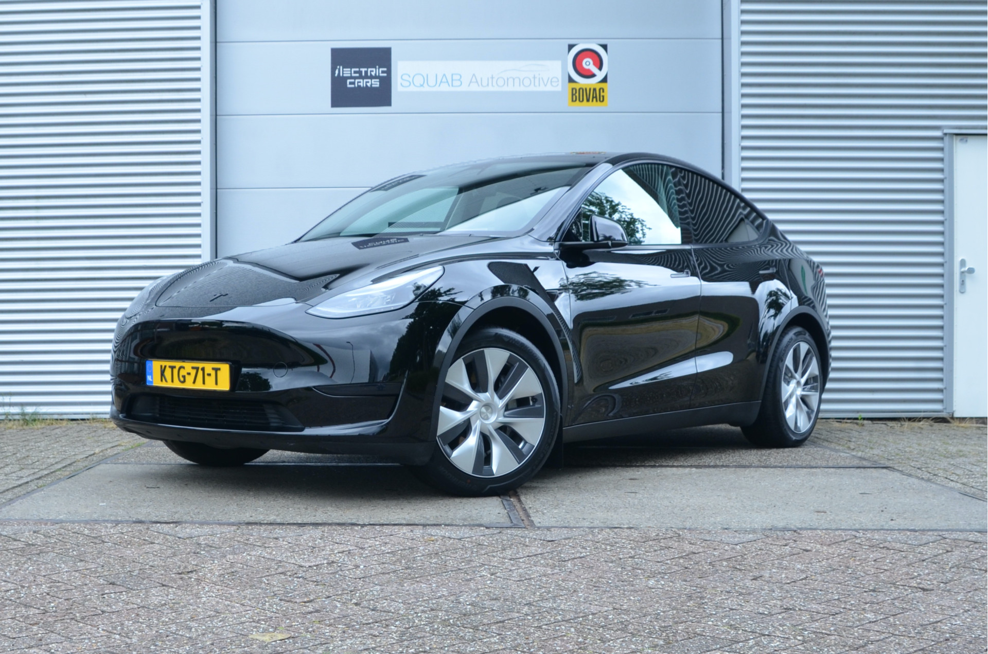 Tesla Model Y RWD — fotografia mașinii