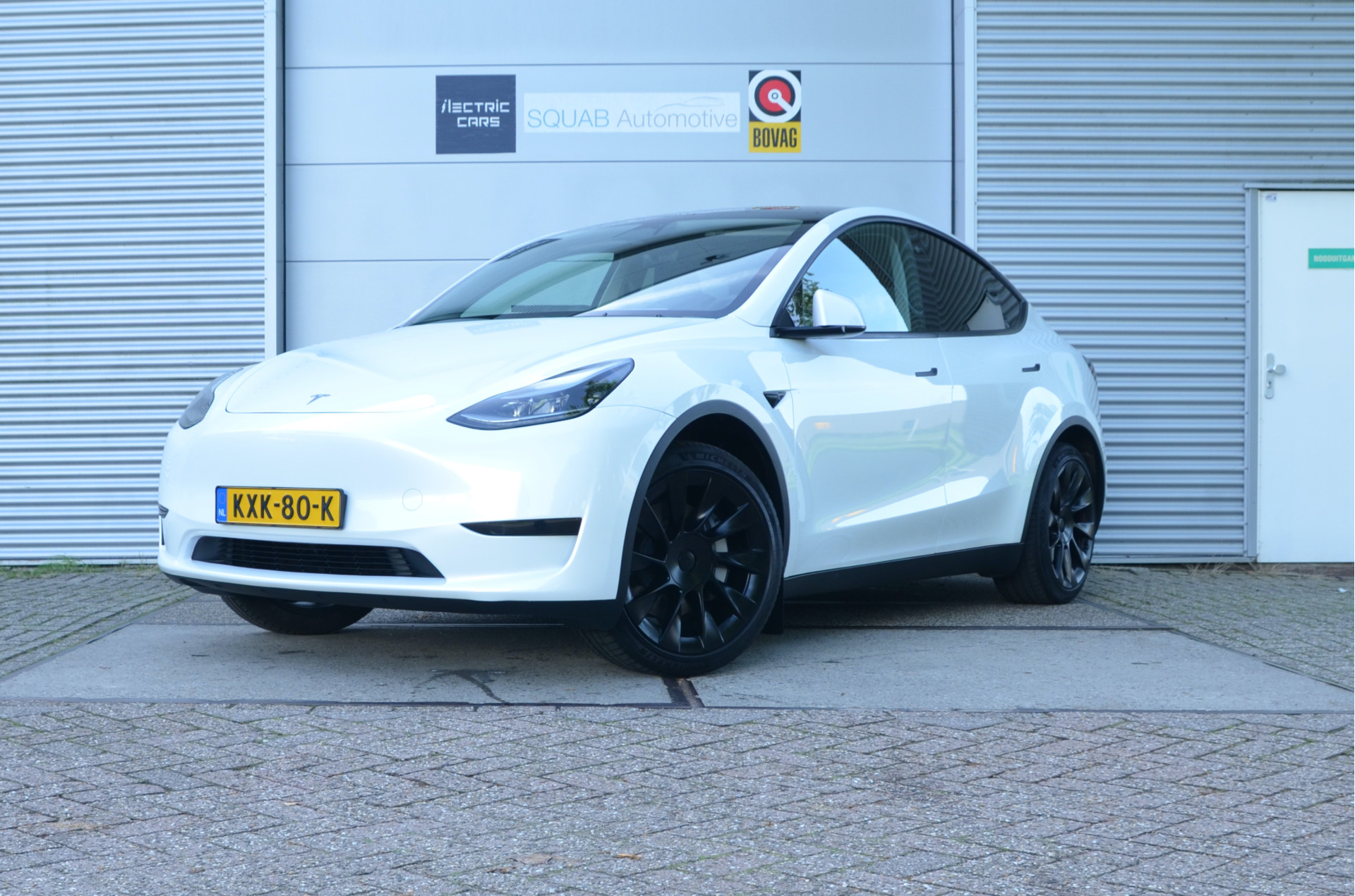 Tesla Model Y Long Range RWD — fotografia mașinii