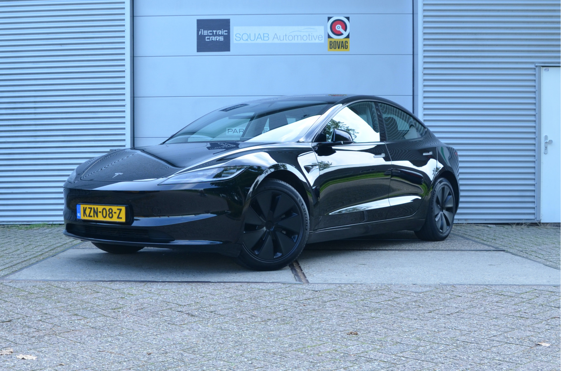 Tesla Model 3 RWD — fotografia mașinii