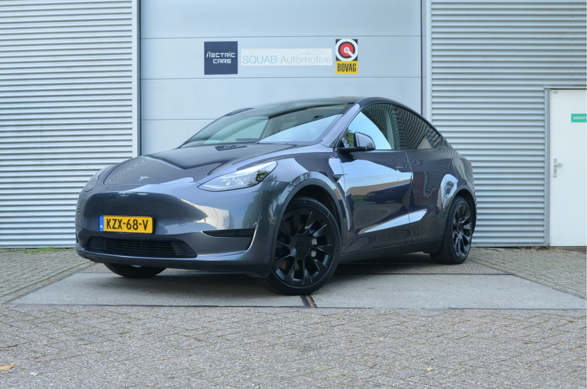 Tesla Model Y RWD — fotografia mașinii
