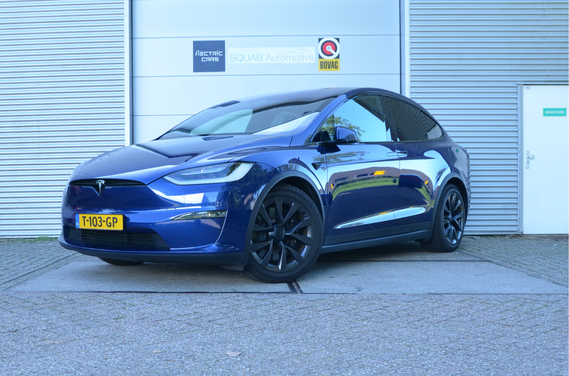 Tesla Model X Dual Motor AWD — fotografia mașinii
