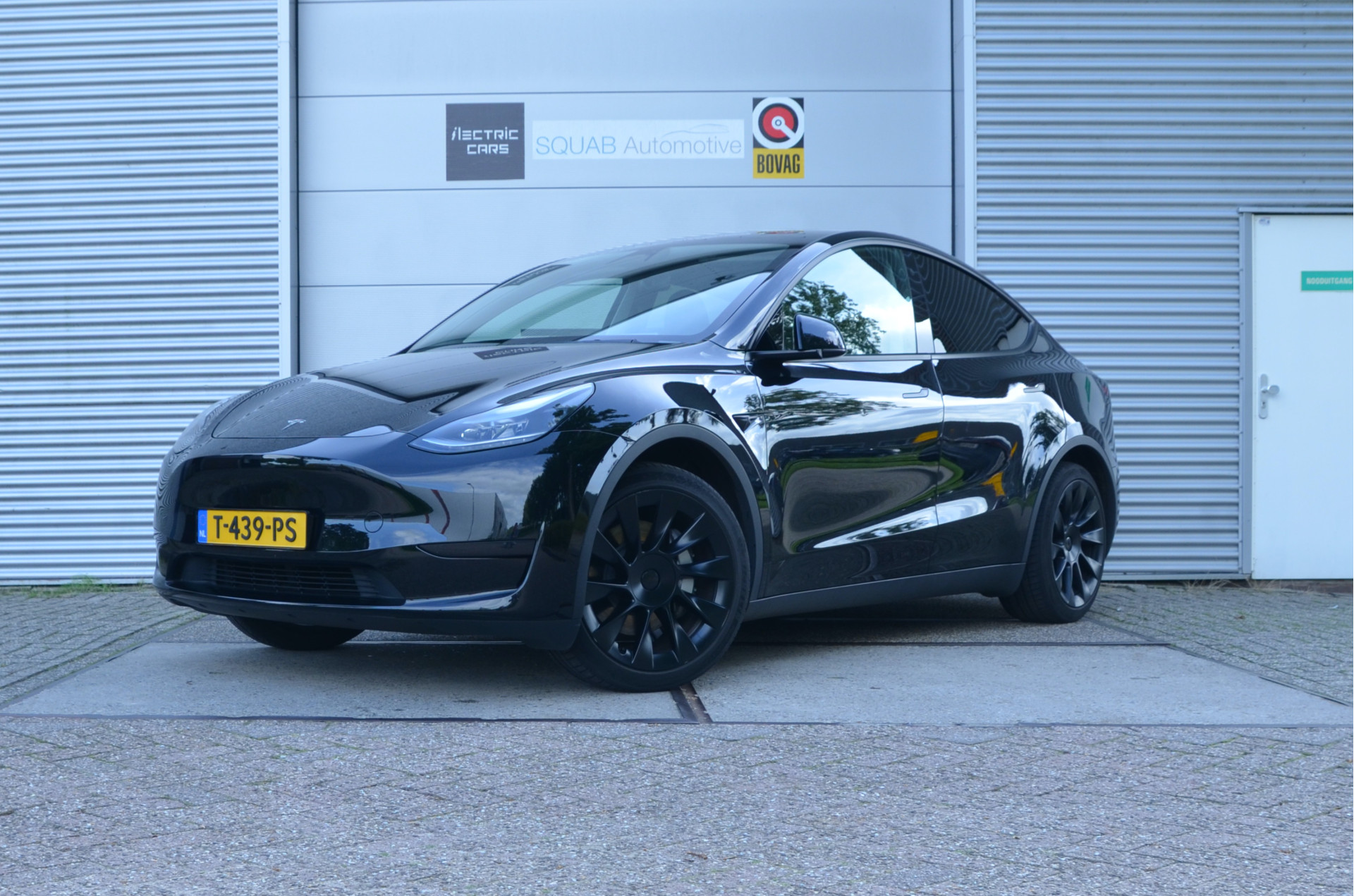 Tesla Model Y RWD — fotografia mașinii